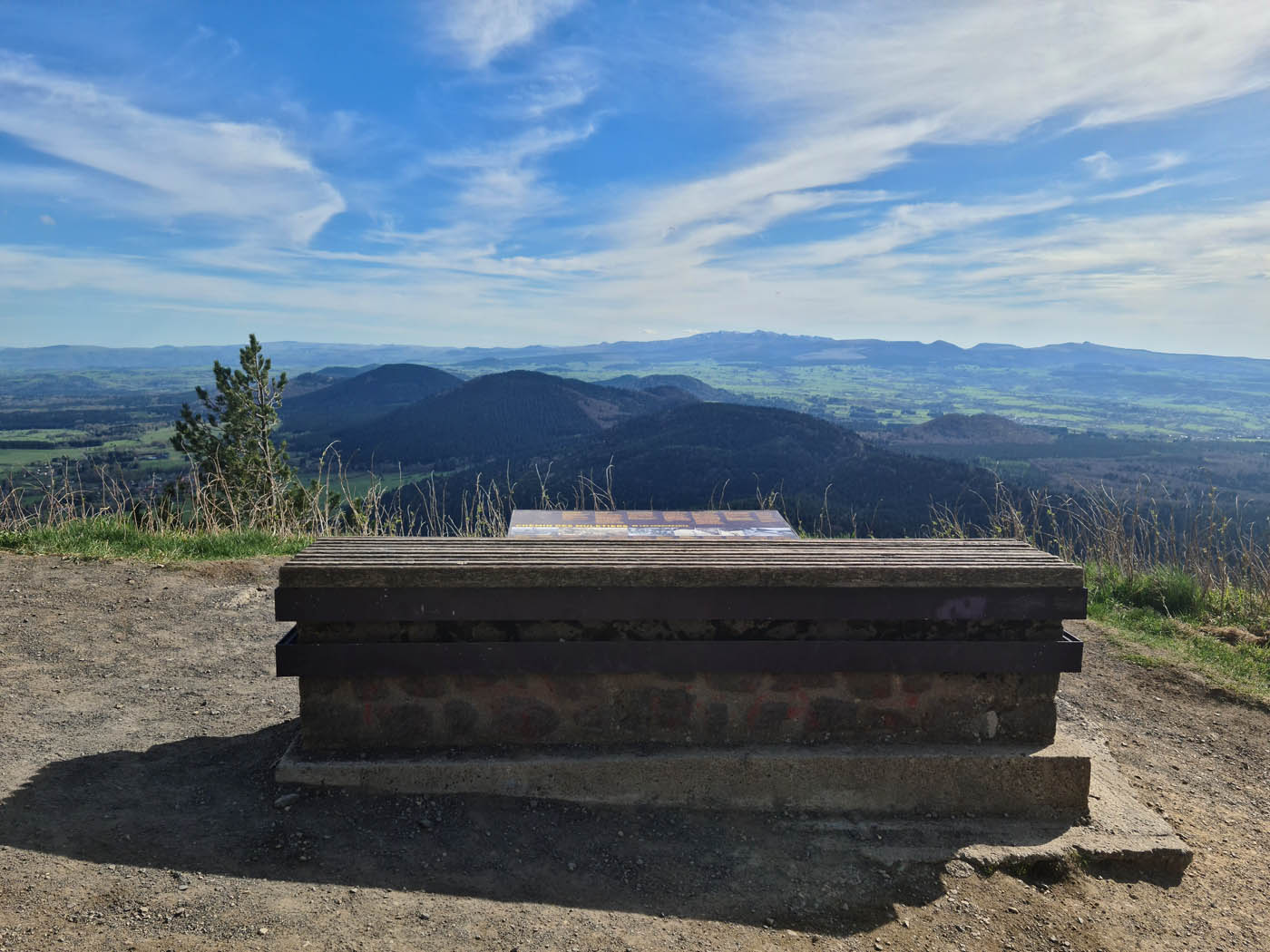 banc de repos dans le chemin